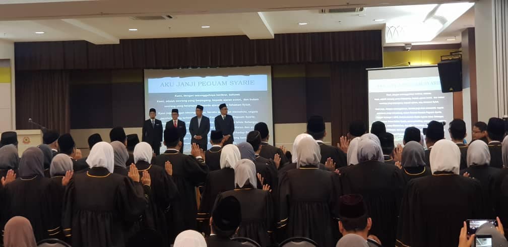 PENGERUSI MAIS SAMPAIKAN SIJIL PEGUAM SYARIE NEGERI SELANGOR - MAIS