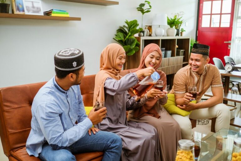 visiting friend family during eid mubarak islamic day 1024x683 1